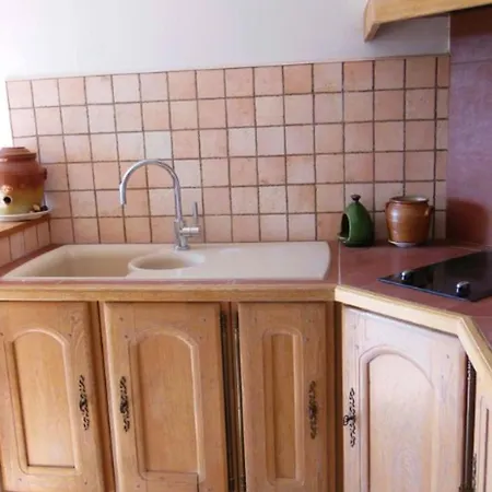 With One Bedroom In With Shared Pool Furnished Terrace And Wifi بيت للعطل *